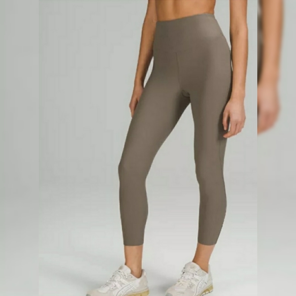 Lululemon Base Pace High-Rise Tight Leggings 23" Ribbed Nulux Size 4 Rover